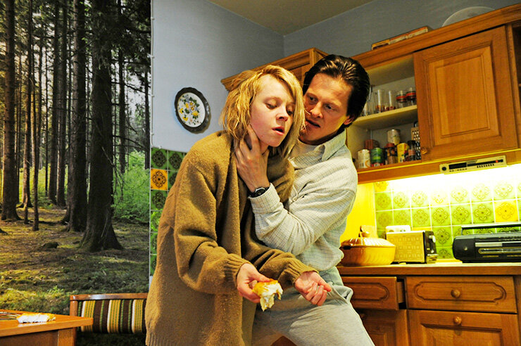 В марте 1998 года Наташу Кампуш похитил 36-летний Вольфганг Приклопиль. Ей было 10 лет и до своего совершеннолетия Наташа жила в подземном бункере, прежде чем ей удалось бежать.-7