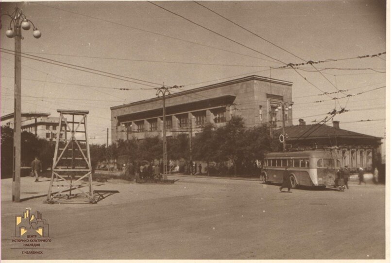 Здание, в котором располагался Наркомат танковой промышленности, 1940-е годы. Фонды Центра историко-культурного наследия.