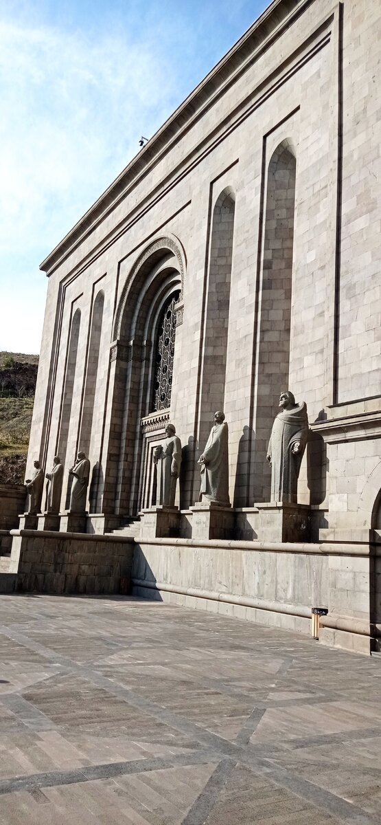 Армения. Матенадаран. 