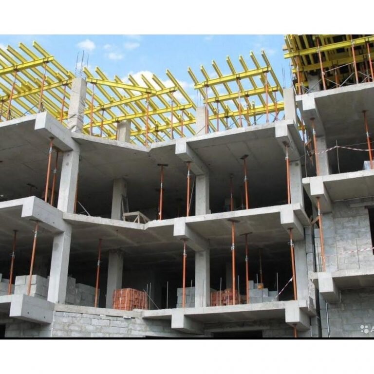 Сборные железобетонные каркасы (рис. 19) являются основным типом каркасов многоэтажных зданий. Этот каркас в гражданских зданиях состоит из одно- или двухэтажных стоек (колонн) -и ригелей таврового или прямоугольного сечения. По высоте стойки соединяются сваркой стальных оголовков колонн между собой или сваркой концов арматурных стержней, выпущенных из тела стоек с последующим замоноличиванием стыка. Стыки стоек при этом располагают в каждом этаже или через этаж на расстоянии 0,6—1 м от уровня пола. Ригели присоединяют к стойкам сбоку с помощью сварки закладных стальных деталей, предусмотренных в этих конструктивных элементах, и с последующей заделкой бетоном.