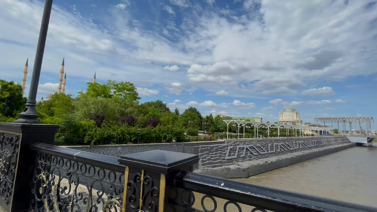 Вид с моста на реке Сунже