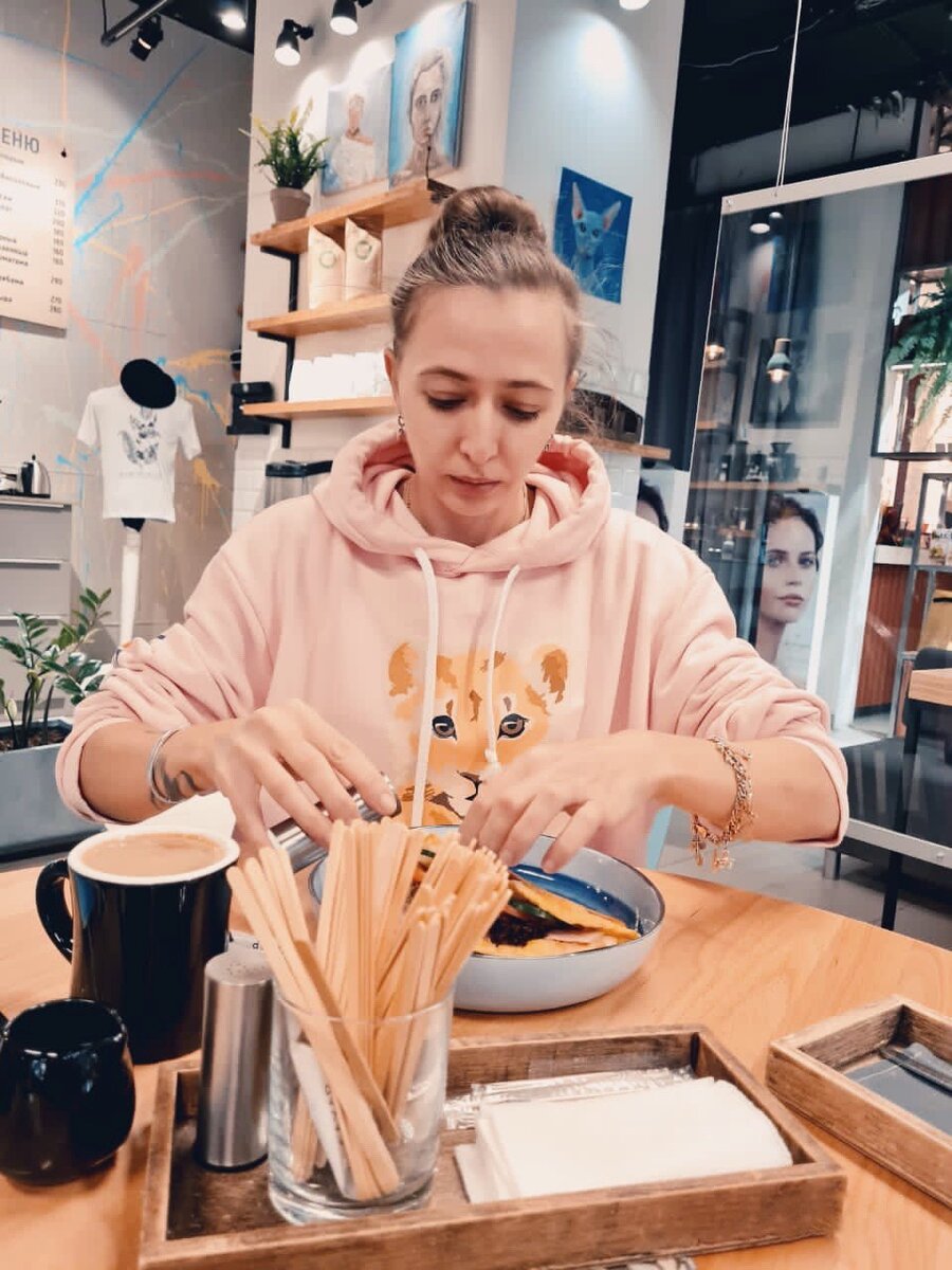 Новый тренд на блокировку аккаунтов в  соцсетях, недавний скандал с известными фотографами и девушкой - моделью) ⠀
😓Ее новый ревнивый бойфренд - стал писать жалобы на их аккаунты и  фотографов заблочили!😖
⠀
⚡️Так вот если ты фотограф и снимаешь моделей - получи согласие на съемку и на распространение, использование в рекламных целях!
⠀
📍И тогда сможешь отбиться не только от ухажеров новых и будущих, но и от самой модели если у нее возникнут претензии!
⠀
📝 Если бы стороны оформили договор, или хотя бы согласие и даже при оплате на личную карту указание в комментарии “за что” позволило бы избежать строгих санкций и отстоять в суде свою позицию, но зачем нести убытки и бегать по судам?🤷🏼‍♀️
⠀
👩🏼‍💻Зачем выплачивать штрафы и компенсации, зачем оплачивать еще раз согласие на публикацию и иное использование изображения модели, если можно сделать с первого раза и зафиксировать все устные договоренности в договоре?
⠀
А, вы оформляете отношения с моделями или все еще надеетесь на порядочность и русский авось?