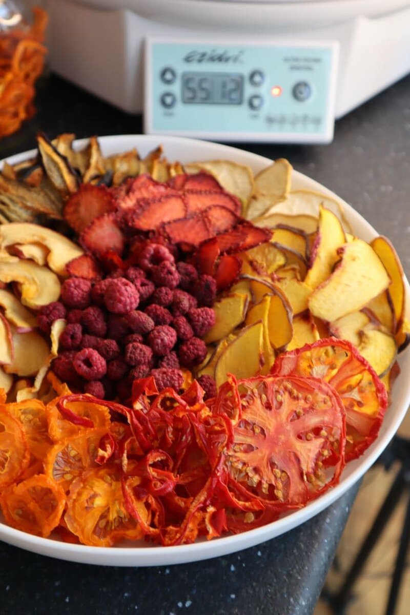 Сухие томаты, персики, клубника, малина, сливы, яблоки, груши - вкусно очень!