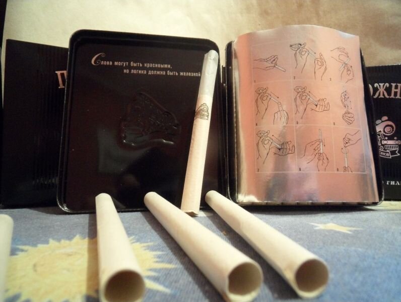 Папиросы с фильтром. Старинная машинка для папирос. Папиросы богатыри. Сигареты во вьетнаме. Папиросные гильзы для табака.