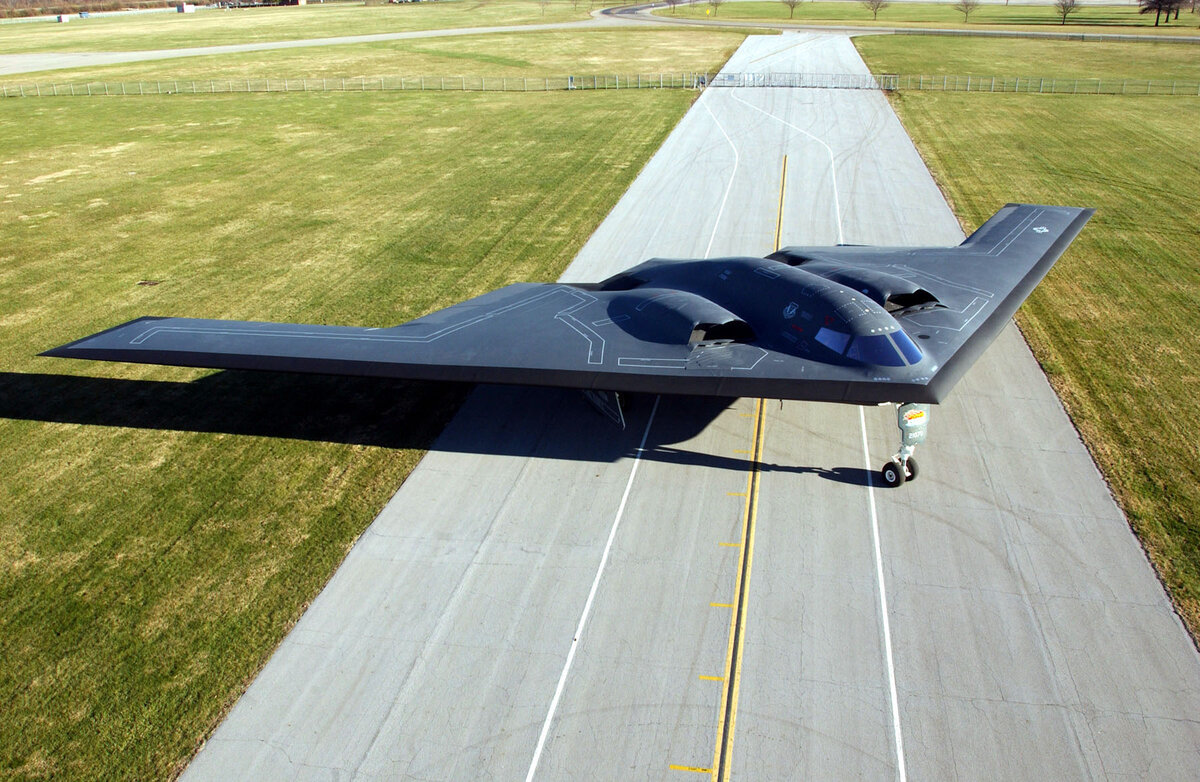 Американский стелс-бомбардировщик B-2 spirit. Почти спирт, но увы.