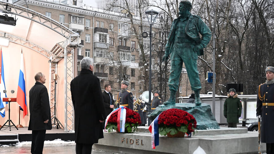 Памятник фиделю кастро в москве