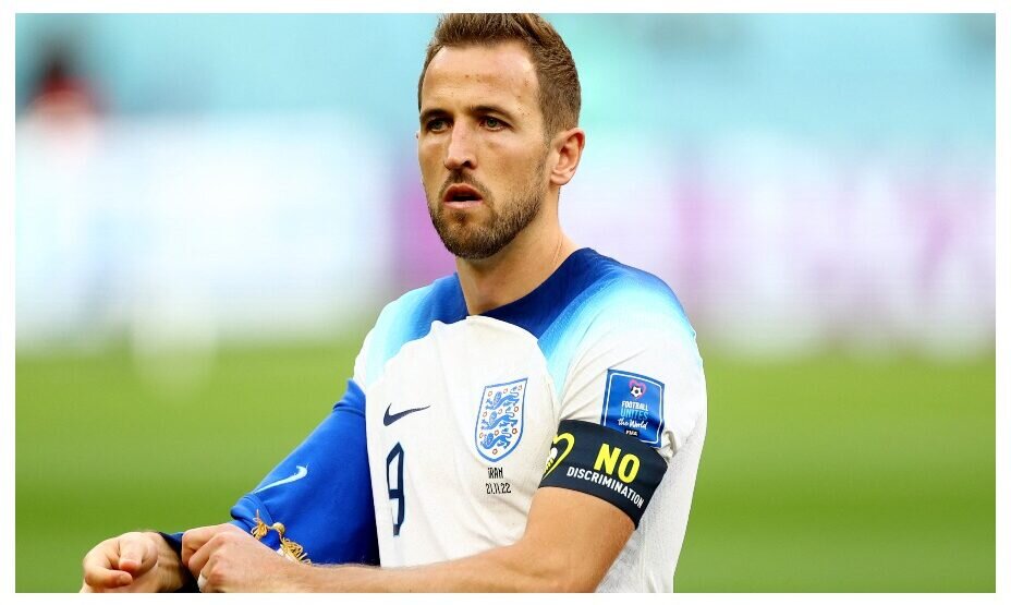    Капитан сборной Англии сменил радужную повязку на другую. Фото: Reuters
