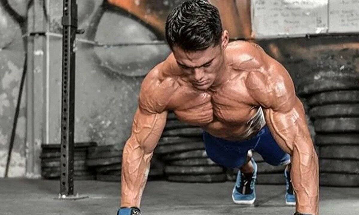 Какой сильный. Трицепс Джереми Буэндиа. Jeremy Buendia Chest. Качок отжимается. Бодибилдинг отжимания