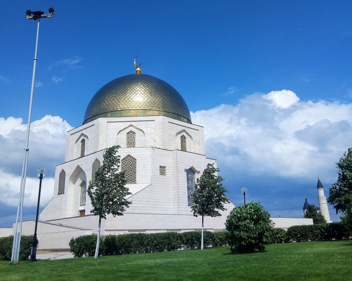 здание - памятный знак в честь принятия ислама
