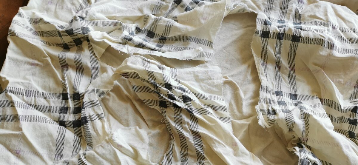 Так выглядела наволочка после того, как я её достала из стиралки.