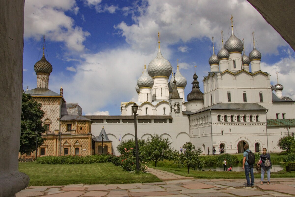 Чем славится ростове великом. Ростов Великий. Ростов Великий парк. Городской парк Ростова Великого. Ростов Великий Кремль.