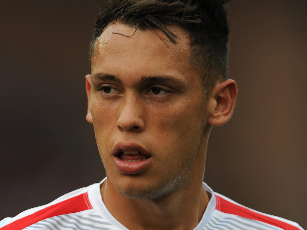 26 лет, аргентинский вингер Лукас Окампос