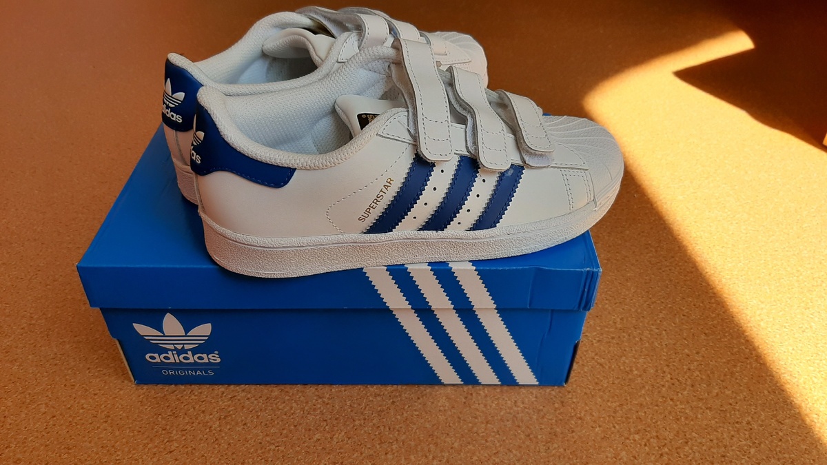 adidas Originals

Superstar Foundation Velcro Trainers White and Blue