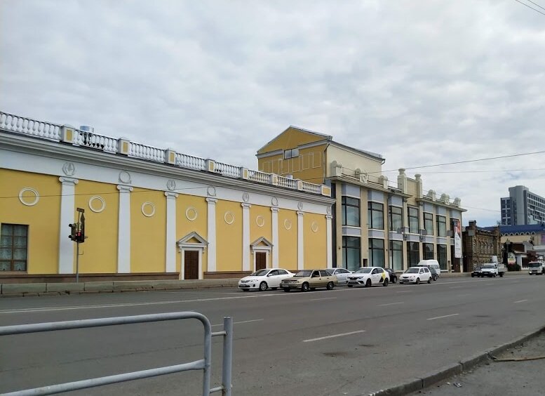 Улица Труда. Картинная галерея. Бывший пассаж братьев Яушевых