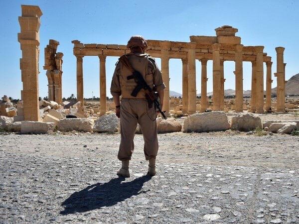 Солдат в районе боевых действий в Пальмире. Фото взято из открытых источников.