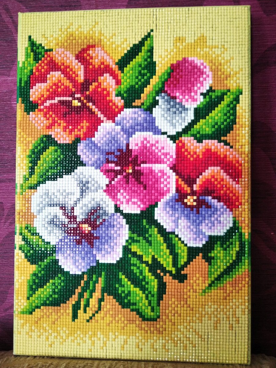 Готовая работа, 20х30 , на подрамнике, квадратные стразы.