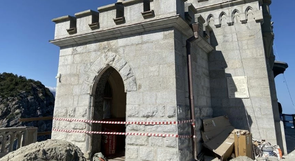 Реставрация в замке "Ласточкино гнездо". Фото из открытого источника