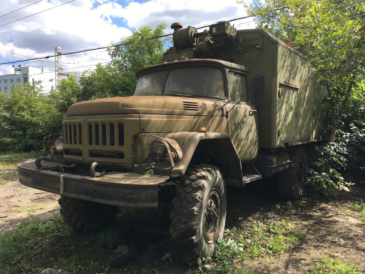 Заброшенные грузовики на улицах Москвы: ЗИЛы, МАЗы, Volvo и даже ERF |  Автохлам Патруль | Дзен