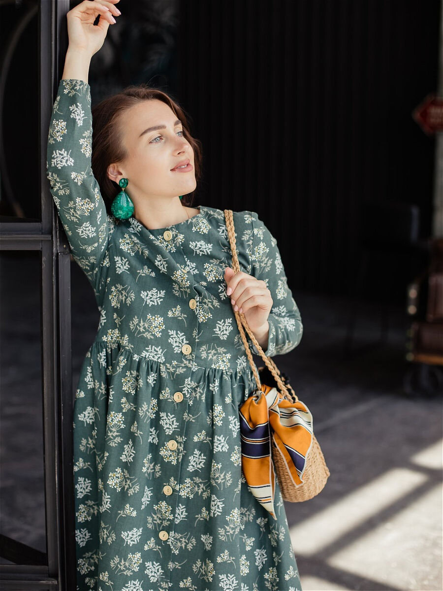 Листайте галерею, чтобы рассмотреть платье