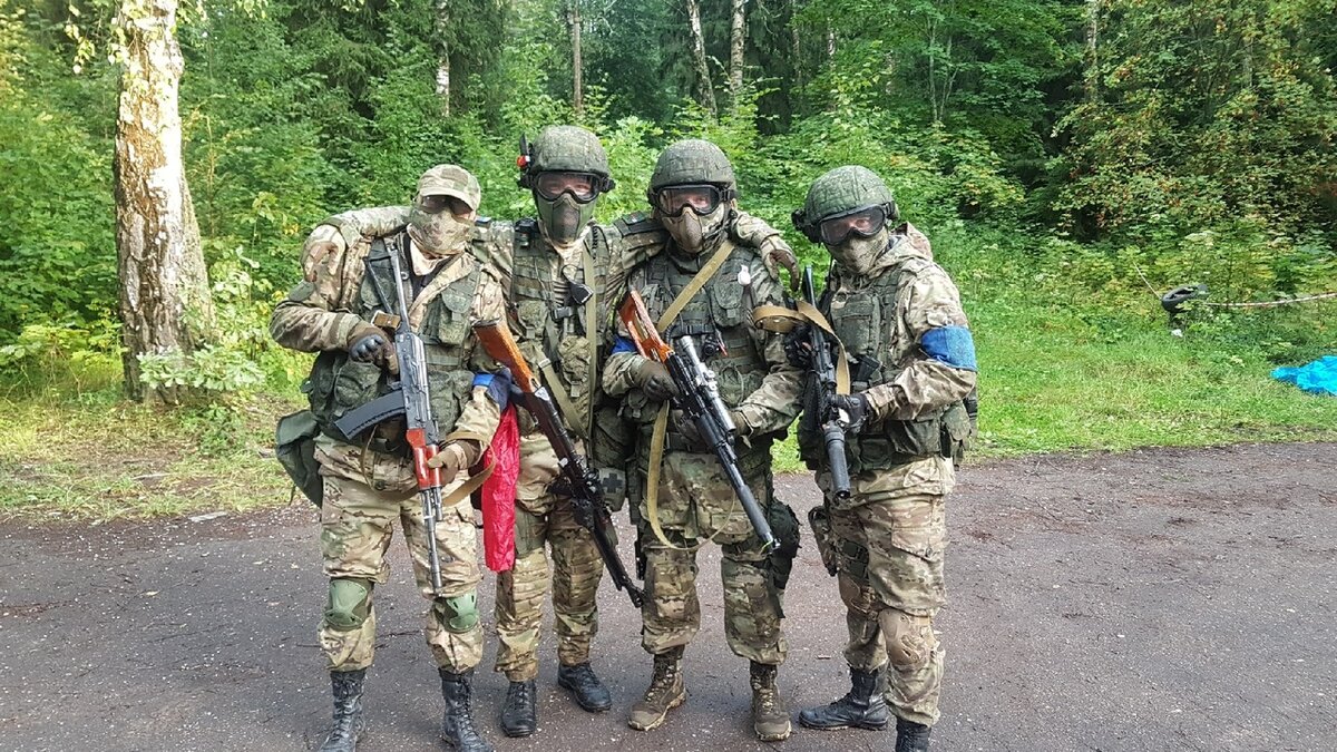 Слева направо - Лютый (ныне не играет), Фанатик, Арик, Грешник.