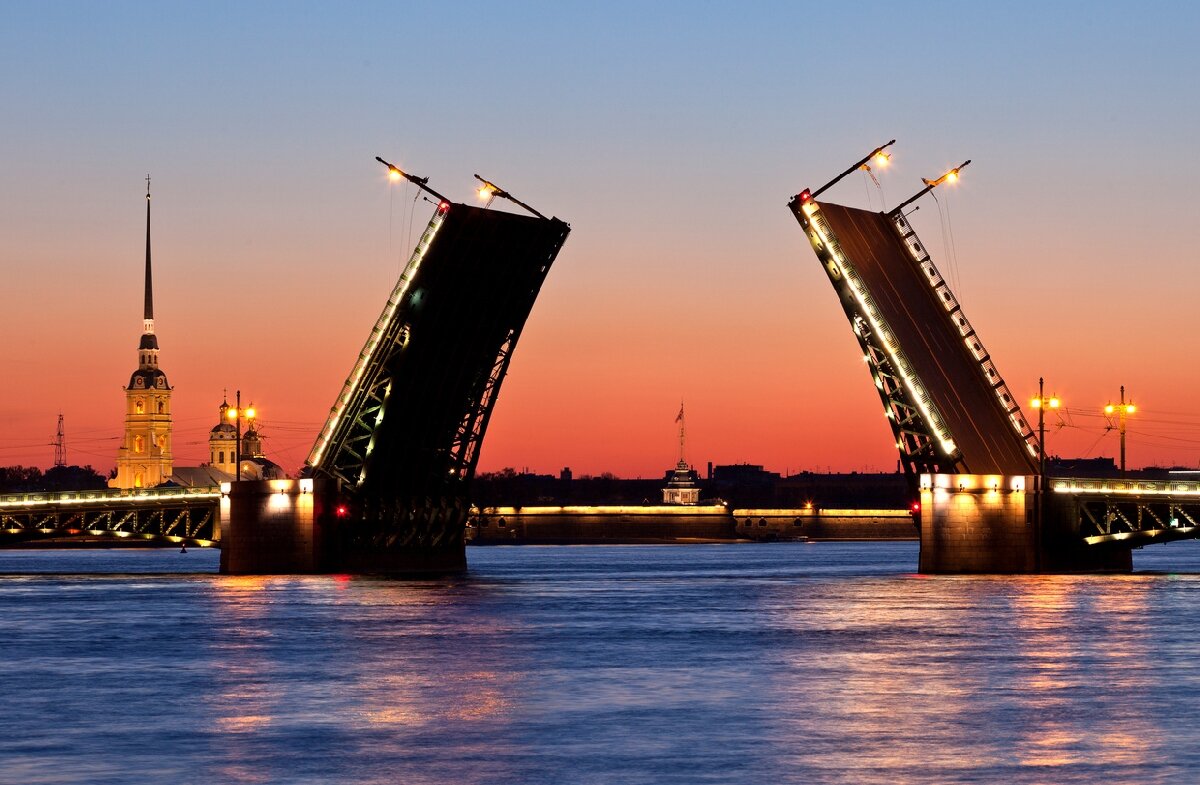 Дворцовый мост.