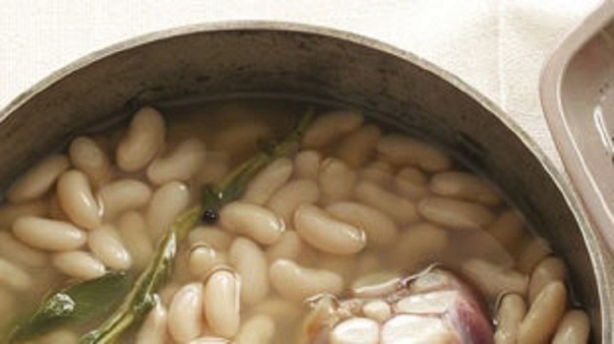 Белая фасоль с чесноком (фото взято из открытых источников).