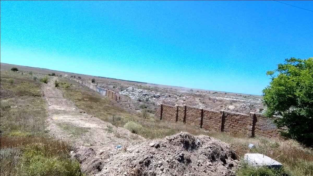 Мусорный полигон, не далеко от посёлка Черноморское. 