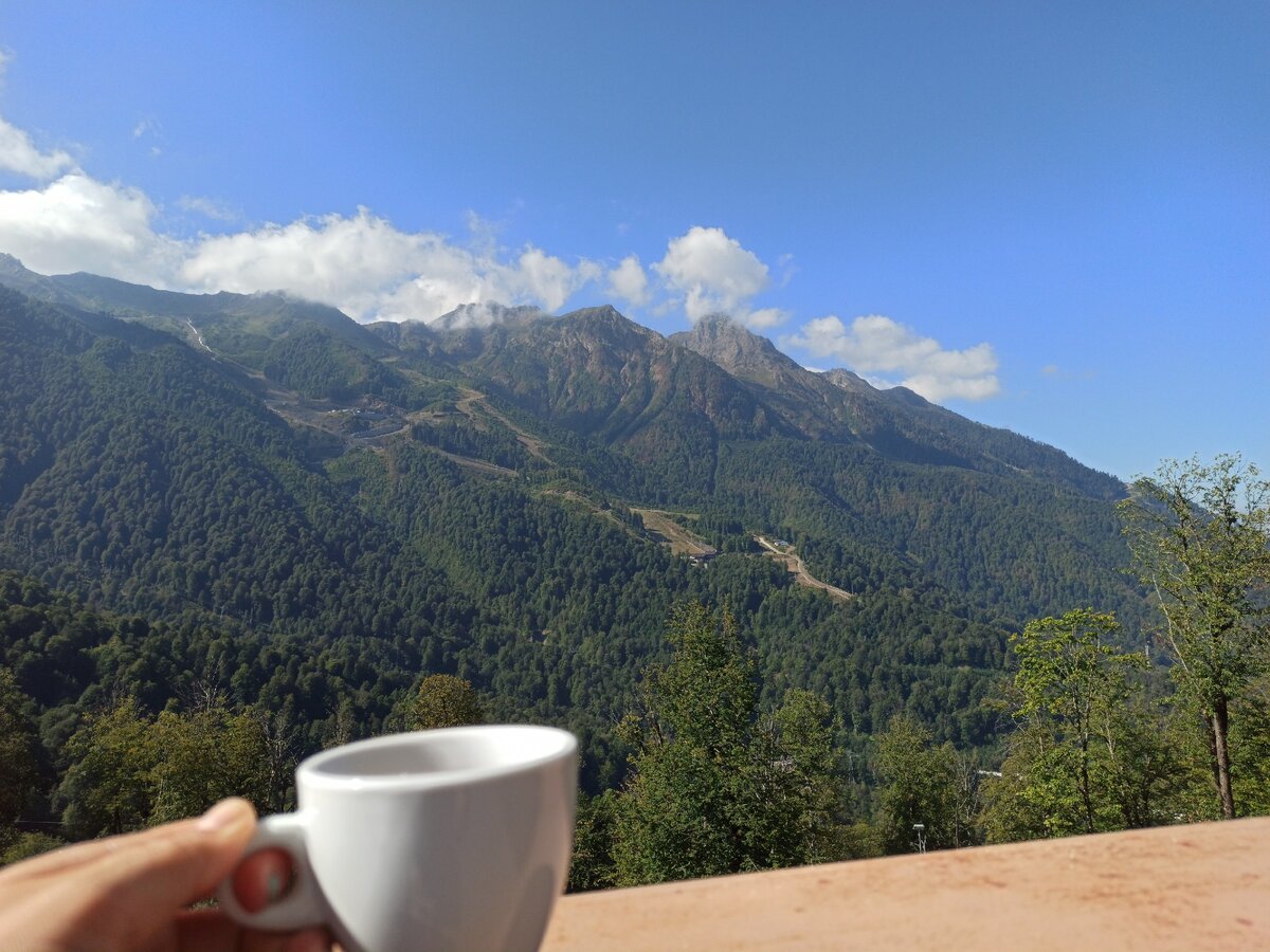 Вид из нашего номера на горы