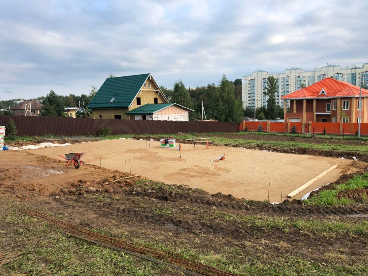 Преимущества утеплённой монолитной плиты для загородного дома | Ермак Дом.  Строительство теплых каменных домов | Дзен