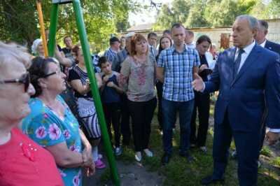 Губернатор В. Радаев на встрече с жителями области
