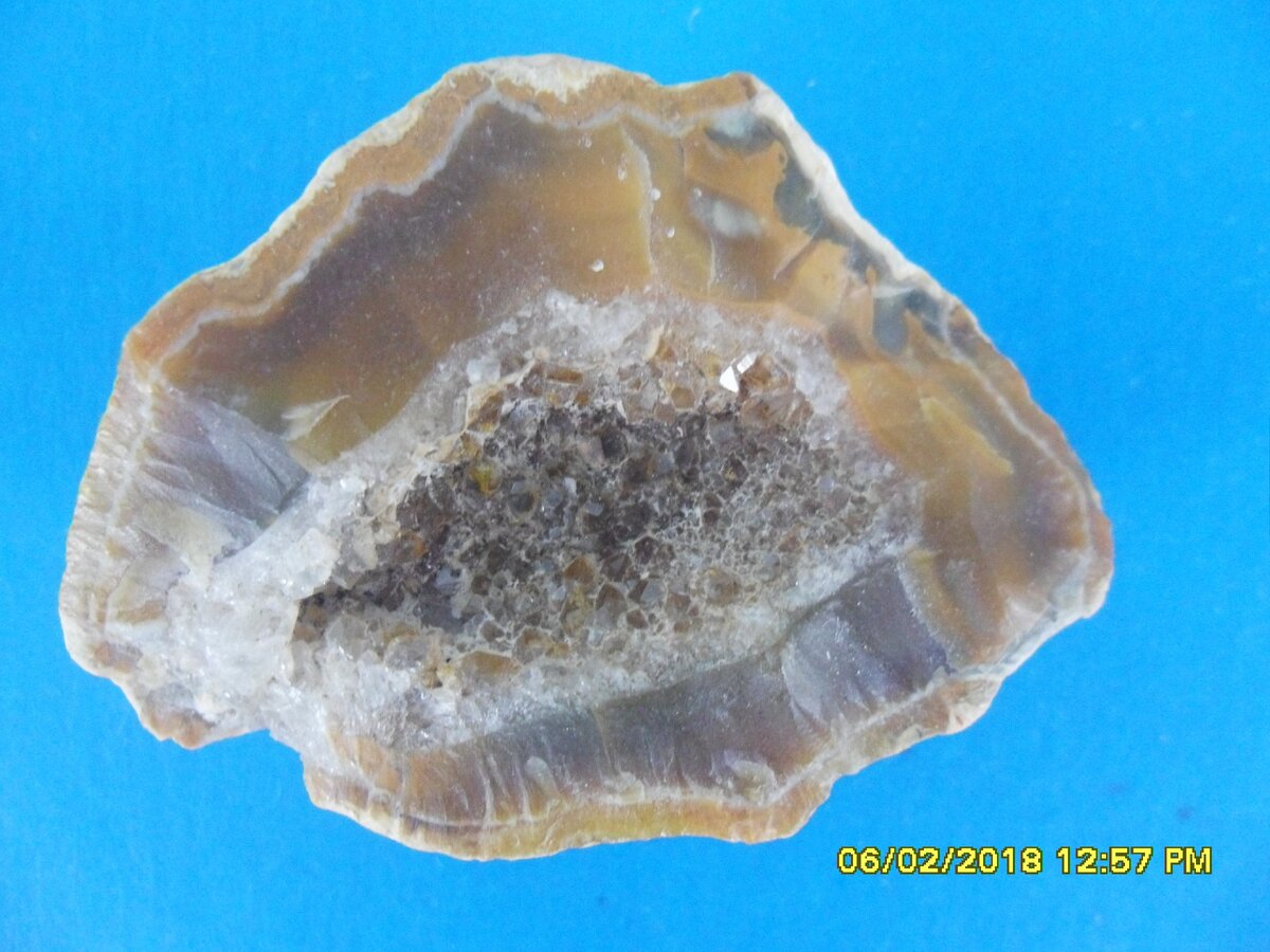 Агат с жеодой. Фото Л. Плотниковой