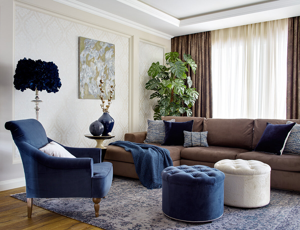 Искусственная монстера марки Treez Collection арт. 10.21206N в интерьере гостиной в частной квартире на Мосфильмовской.