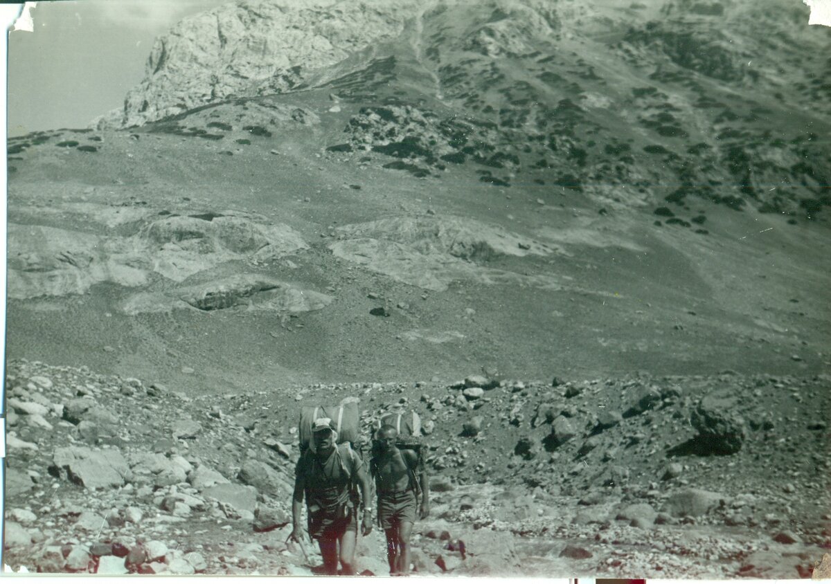 В горной долине. 1982. Киргизия