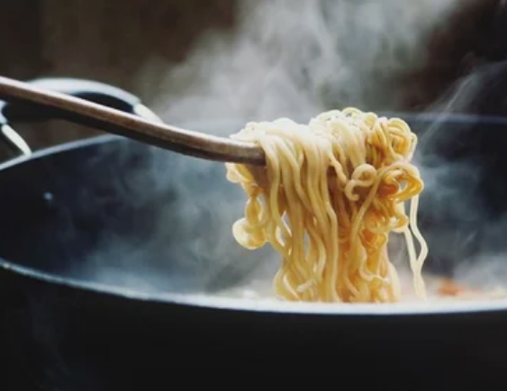 На фото японская лапша