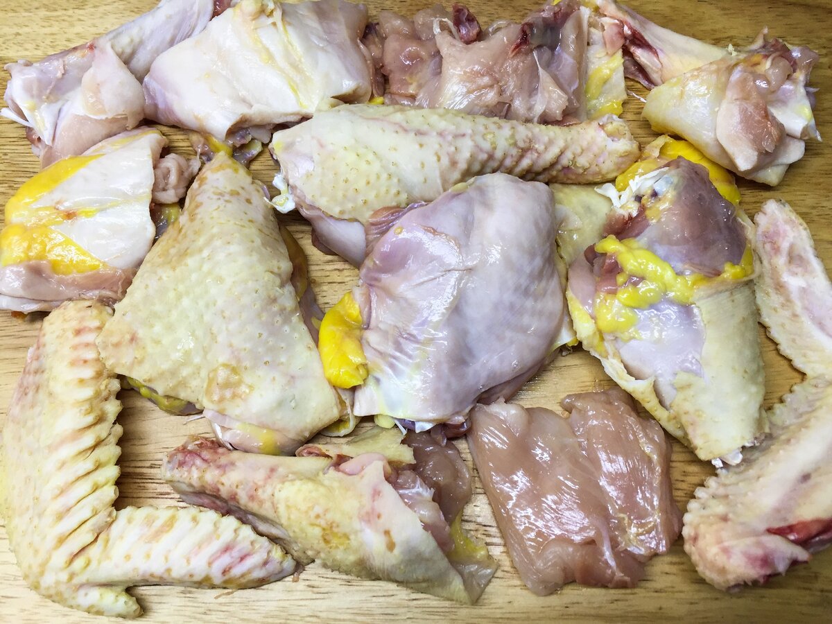 Шаг 1. Разделка курицы для тушенки