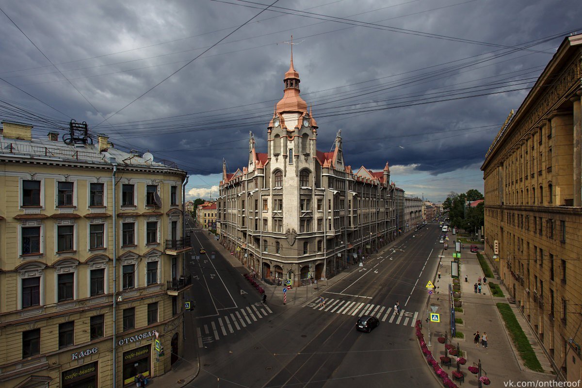 Треугольный дом в питере фото