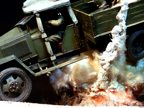 Здесь видно материал из чего сделаны клубы дыма-обычная медицинская вата