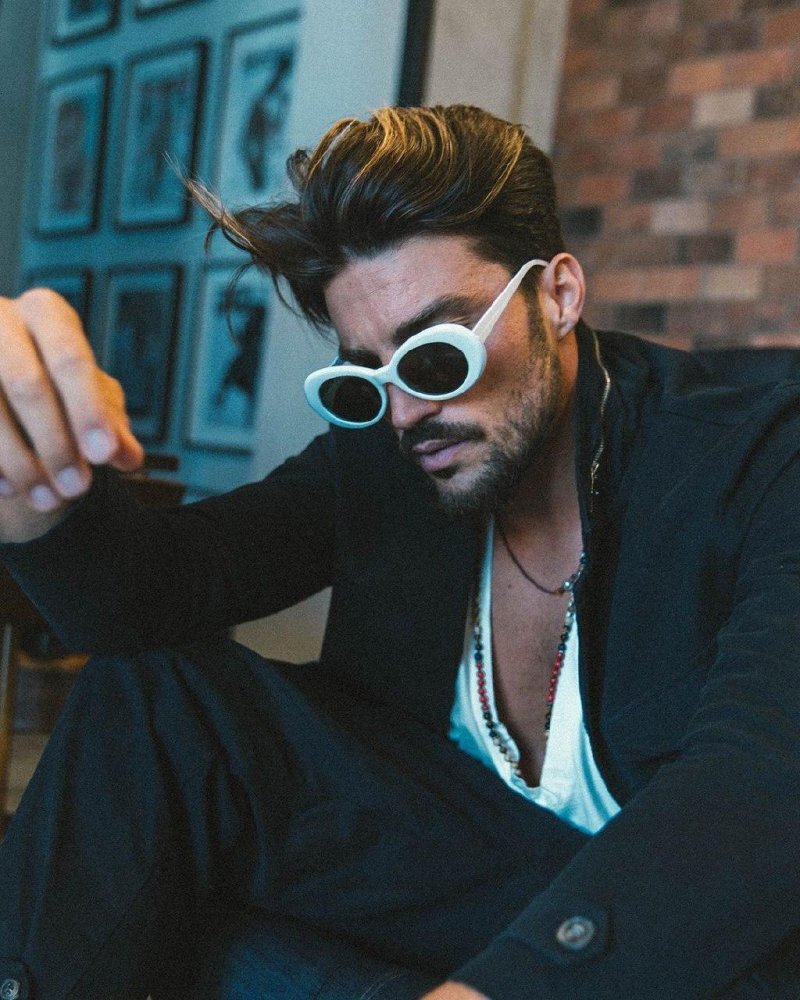 @marianodivaio