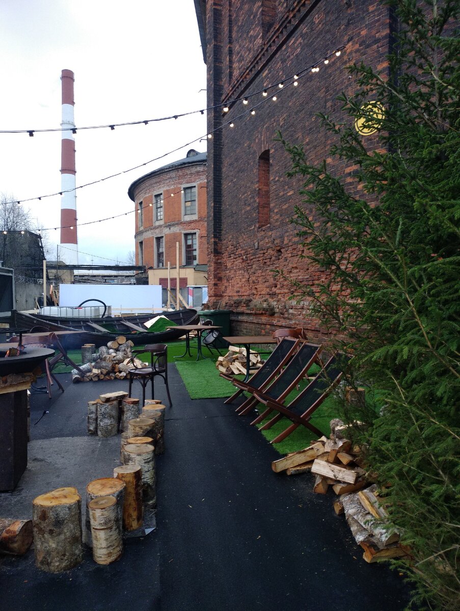 С катка можно сойти и оказаться в симпотичном месте для отдыха