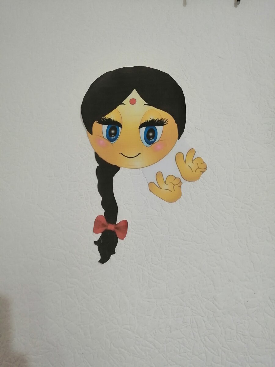 Такие Смайлики я клеила на стены во время моей последней беременности 😉