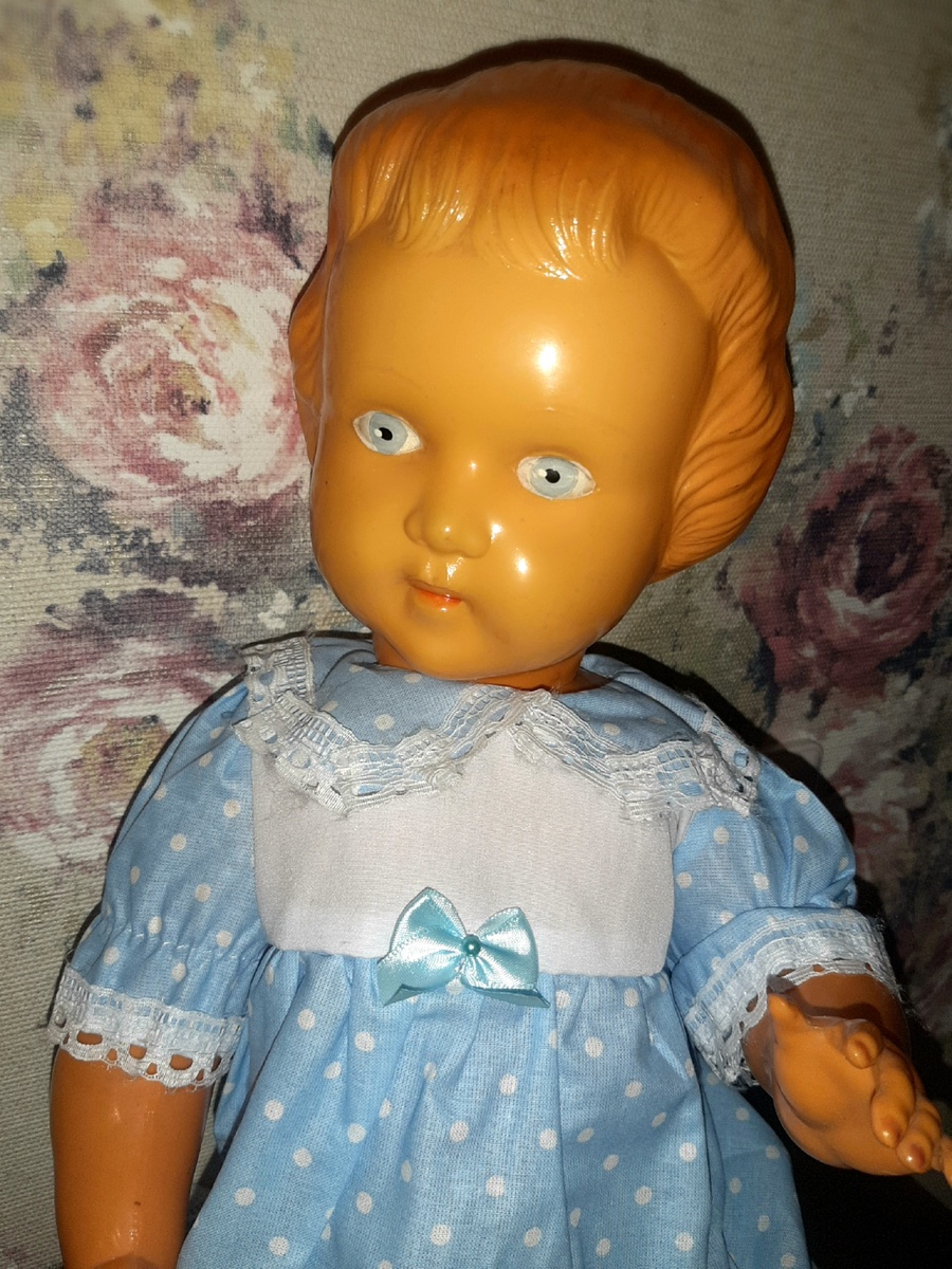 Ну не красотка ли? И мейк ярче не нужен. Посмотрите как чудно цвет глаз подошел под платье)