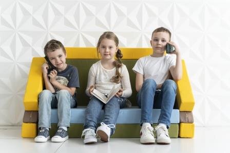 Диванчик на фото можно построить из мягких модулей Магматик! 