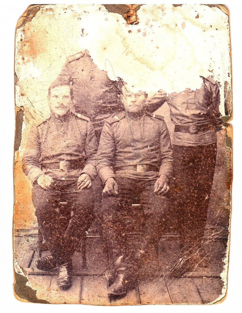 Пашнин Иван Михайлович с товарищами на действительной воинской службе.