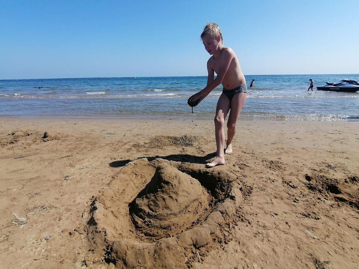 Песчаные пляжи Избербаша и чистое море. Фото из архива автора.