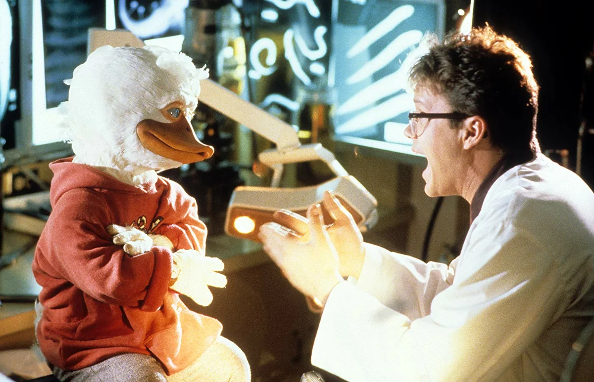 Howard the duck. Лиа Томпсон Говард утка. Тим Роббинс Говард утка.
