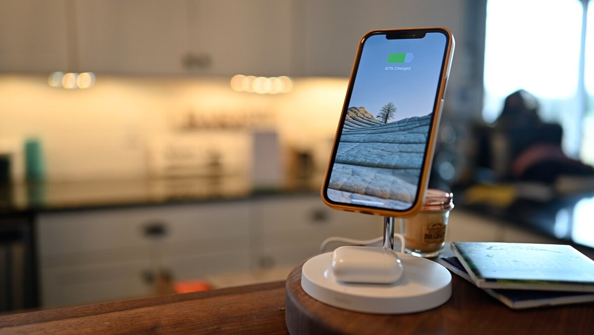BoostCharge Pro 2-in-1 MagSafe 