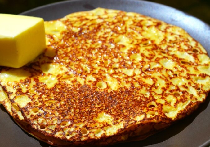 На выпекание примерно 15 блинчиков на сковороде диаметром 15 см.