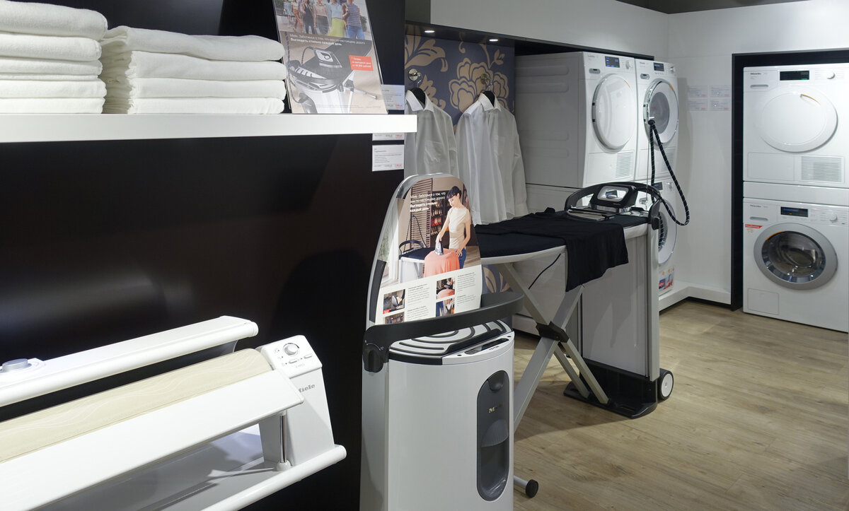 Это в фирменном магазине Miele. Хочешь - стиральную и сушильную, хочешь два в одном. Гладильный центр и пресс в придачу. Дорого.