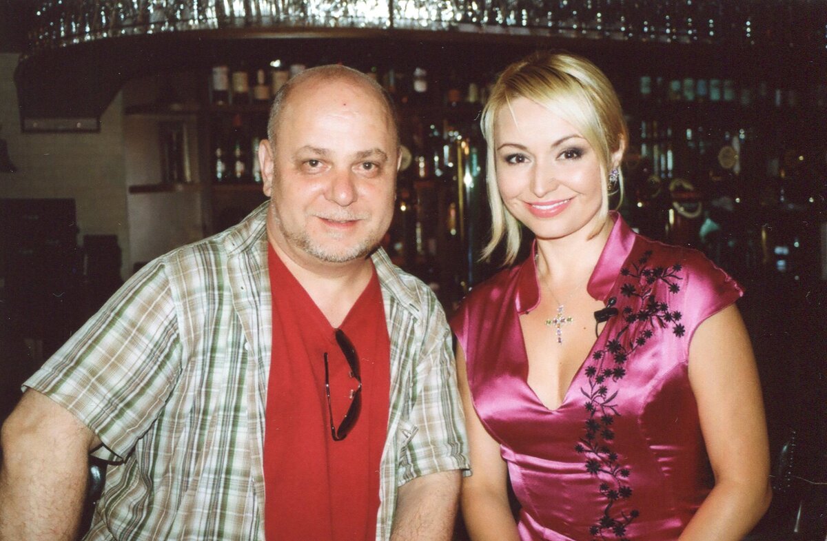 А ещё я разыгрывал Катю Лель в программе "Розыгрыш" на Первом! 