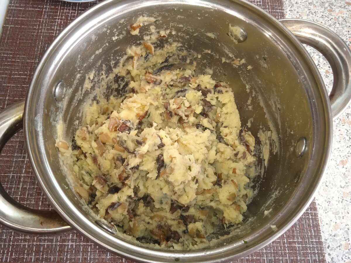 Картофельно-грибная начинка для чебуреков.